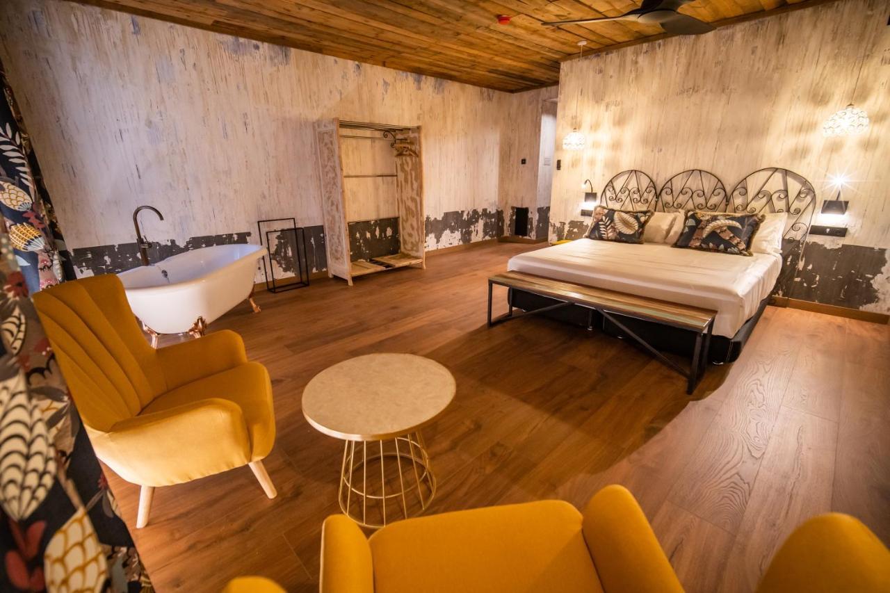 Hotel Somnifabrik Valderrobres Bagian luar foto